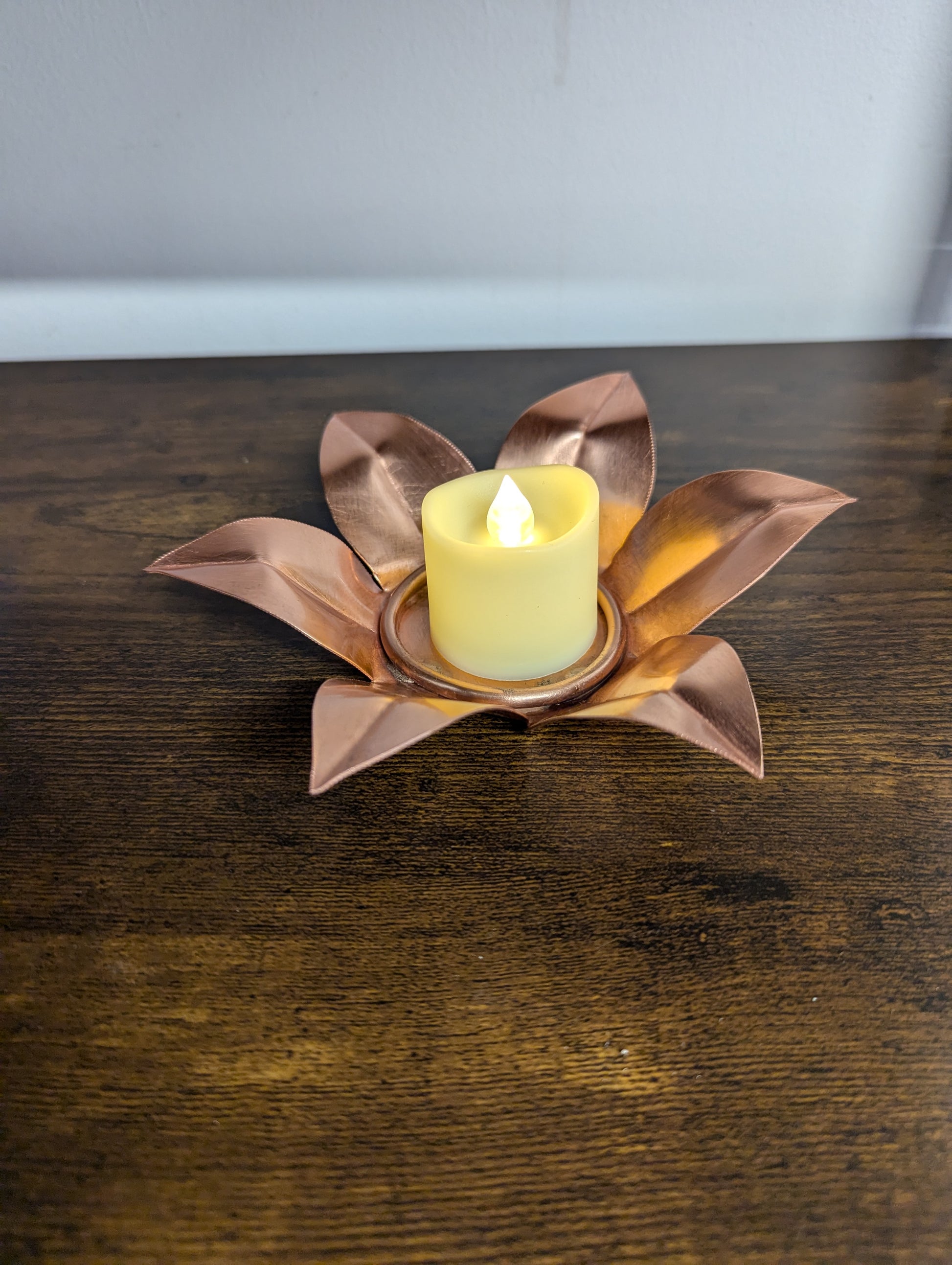 Flower shaped tea light holder