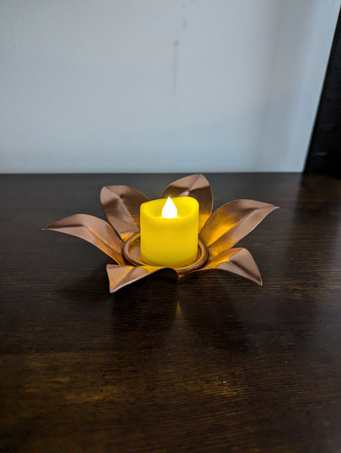 Tea light holder