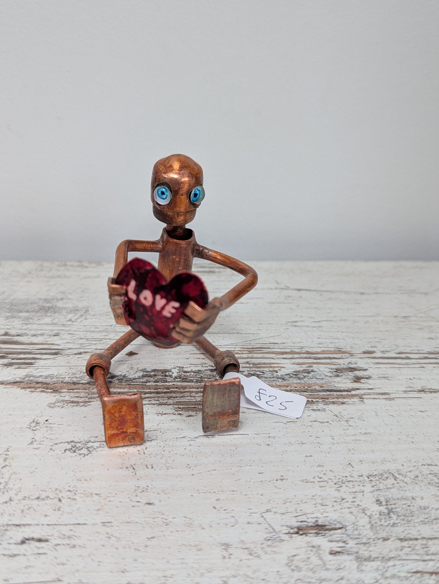 Small robot with love heart - Deshca Designs
