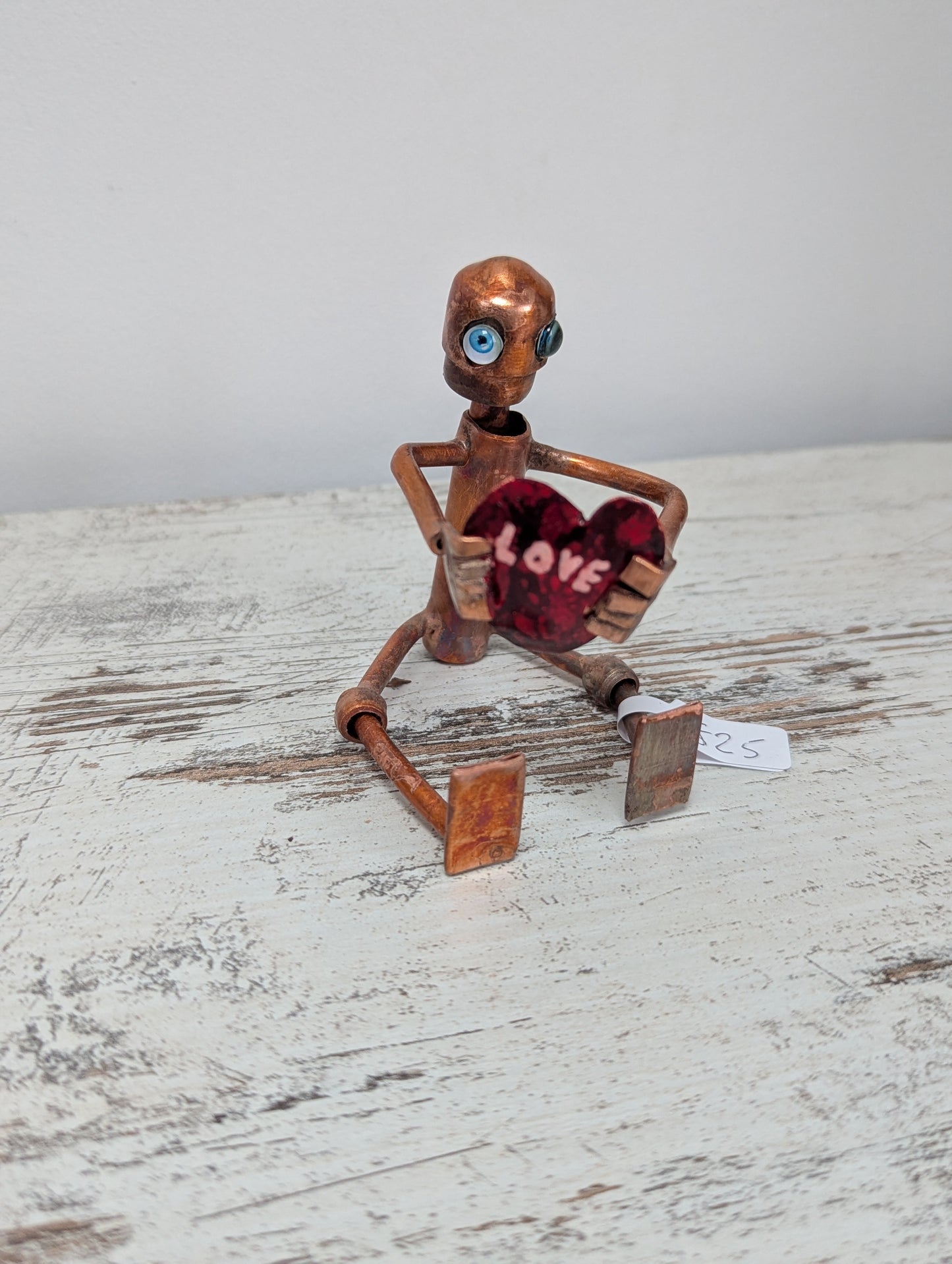 Small robot with love heart - Deshca Designs