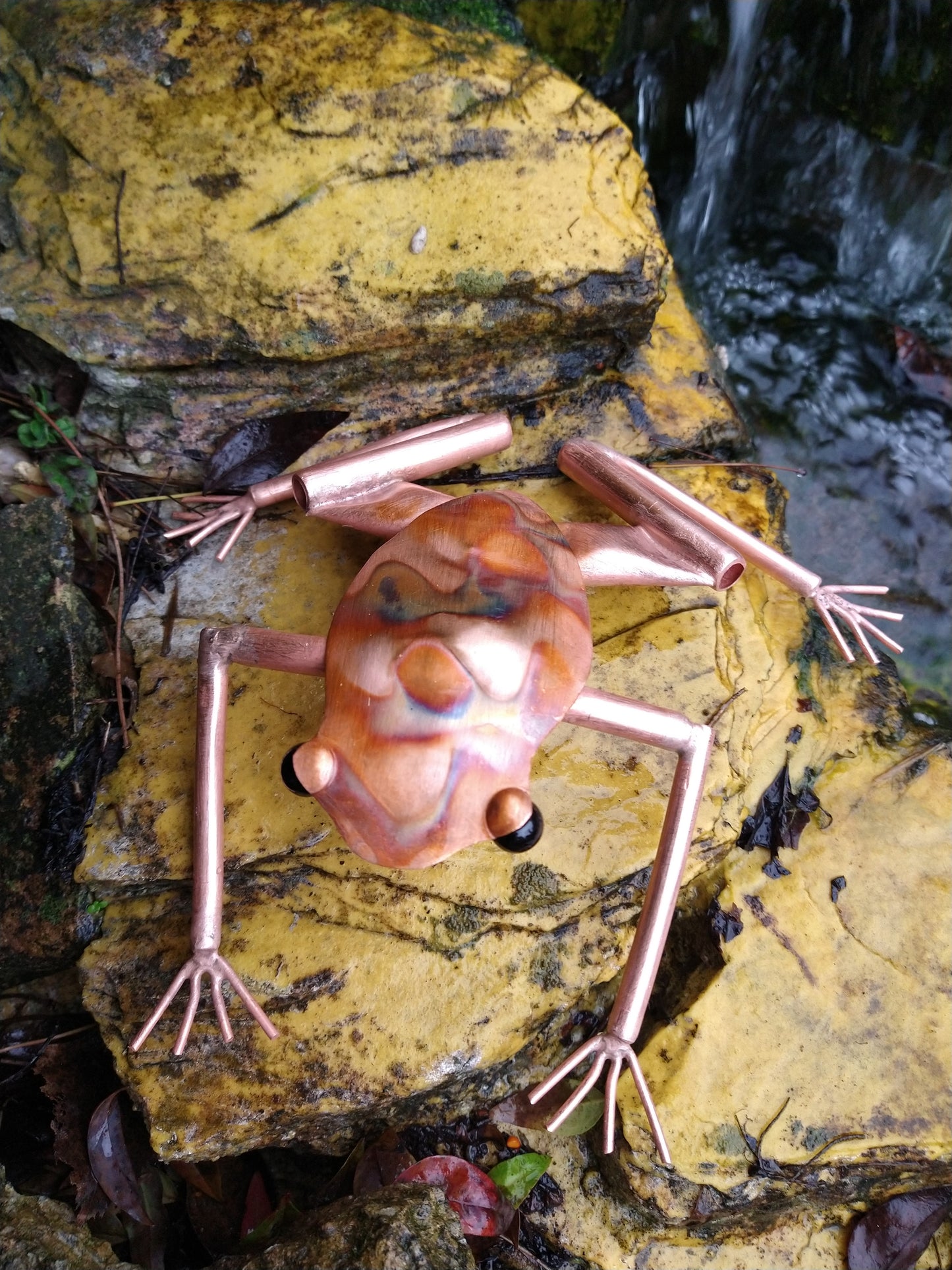 Copper frog garden decoration - Deshca Designs