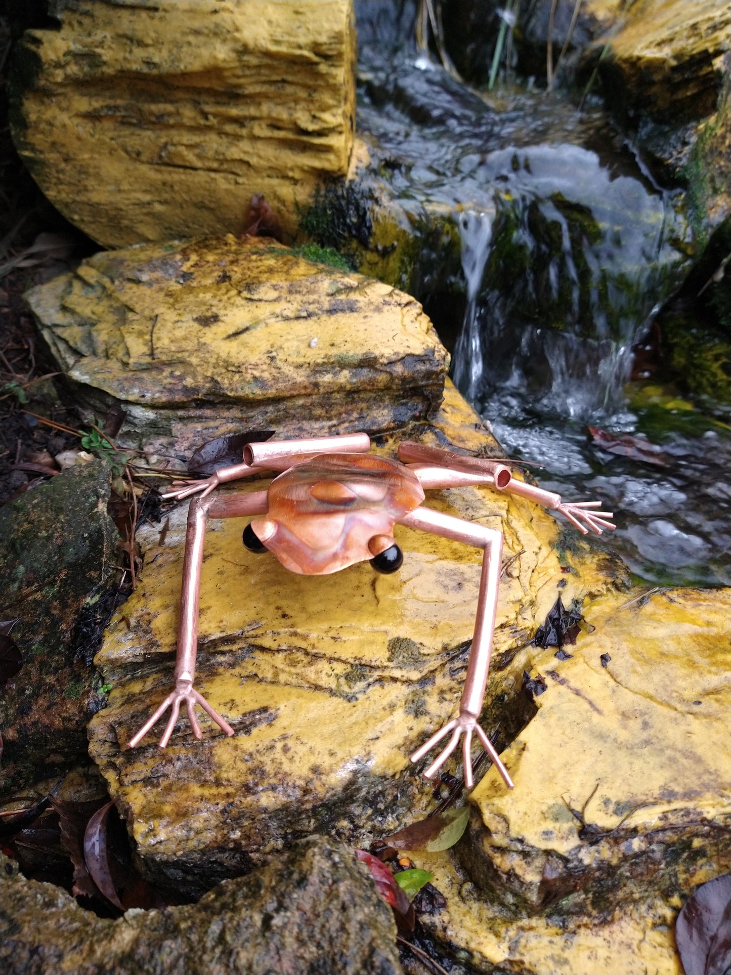 Copper frog garden decoration - Deshca Designs